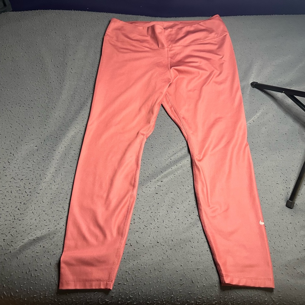 Nike Womens Salmon Athletic Leggings